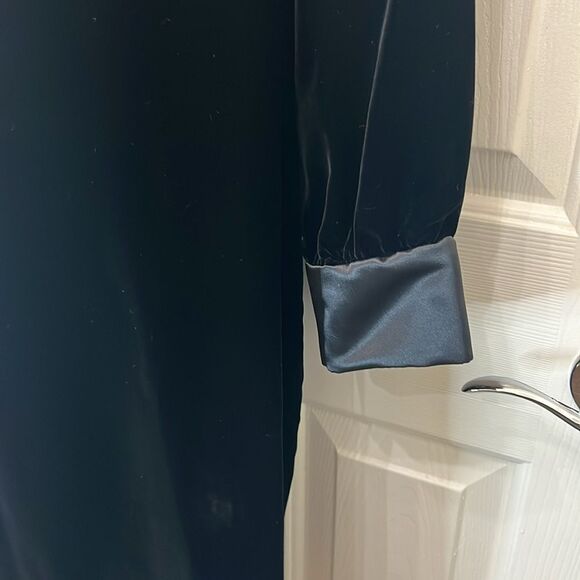 Morton Myles Black Velvet Dress Sz 12 Scoop Neck Long Sleeve Gold Diamond Button - Picture 3 of 11